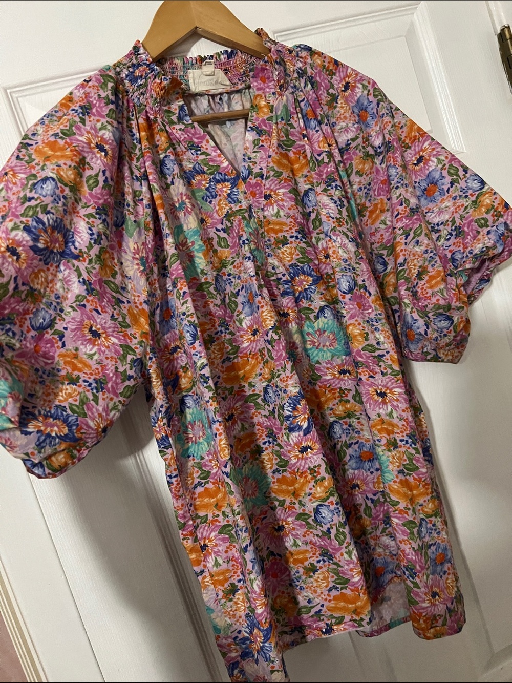 Umgee Floral Smocked V-Neck Top Blouse in Pink, Orange, Blue, Green 1XL - Picture 5 of 14